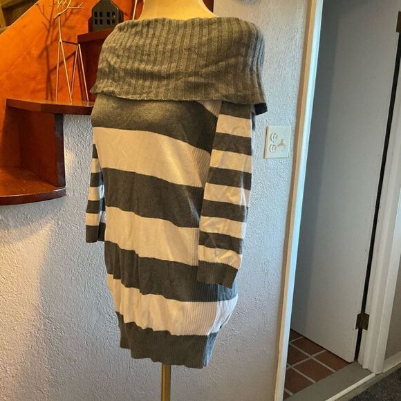 Express Womens Stripe Off Shoulder Cotton Blend Knit Sweater Gray White Size XS - Picture 5 of 8